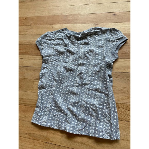 Old Navy Gray and White Top with Patterned Hearts - Picture 4 of 5